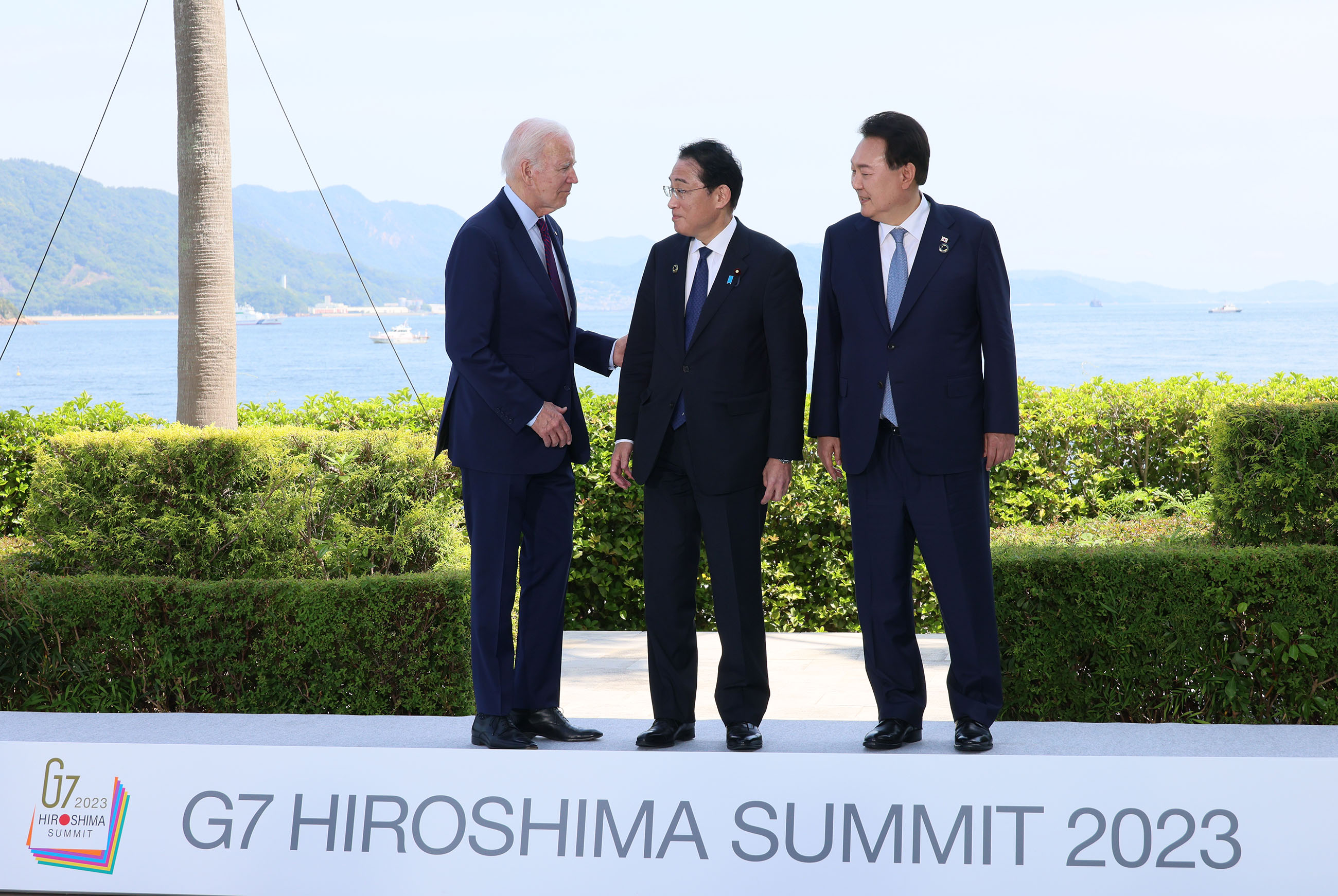 Exchange of views among Japan-U.S.-ROK leaders (2)