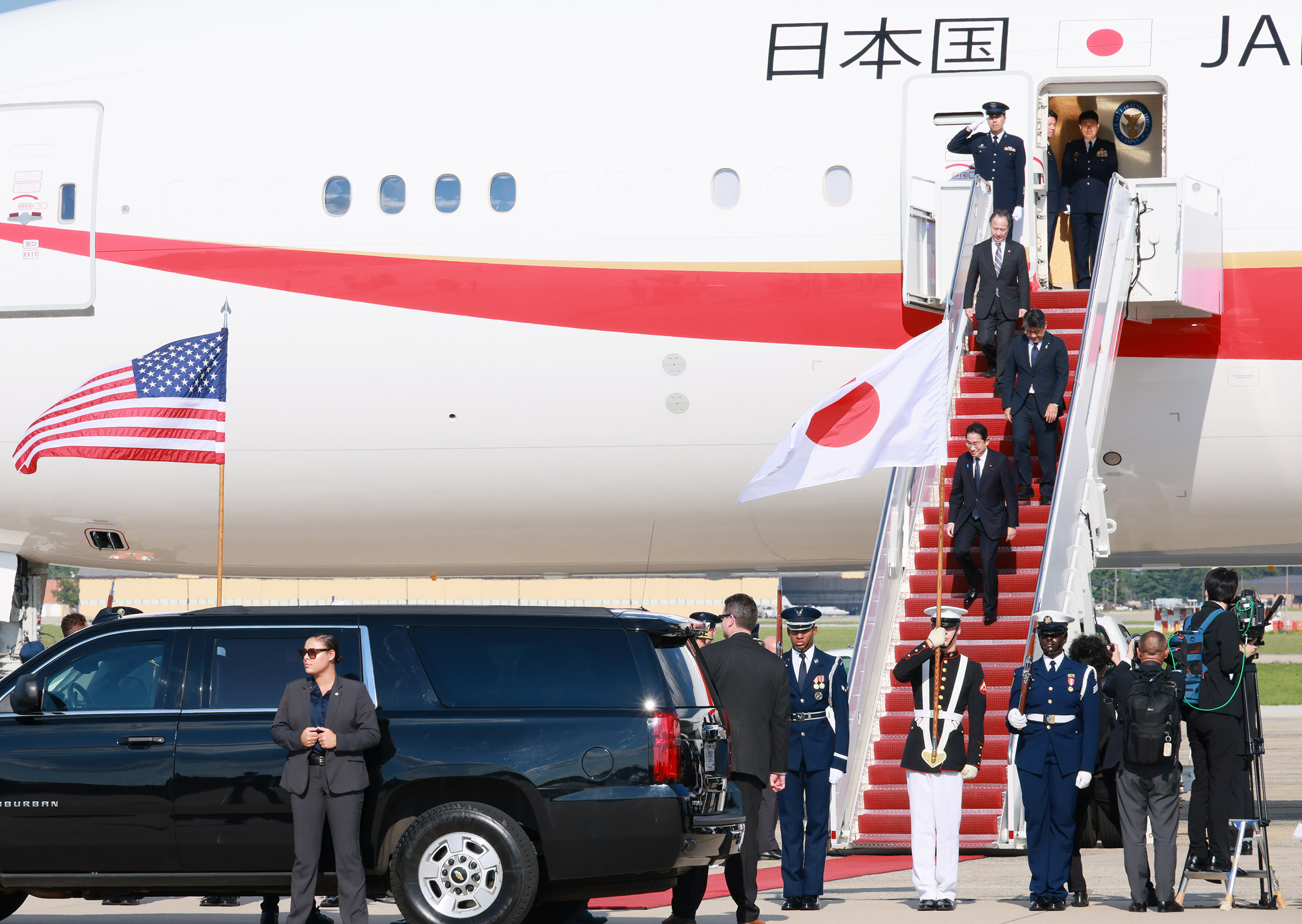 Prime Minister Kishida arriving in Washington D.C. (1)