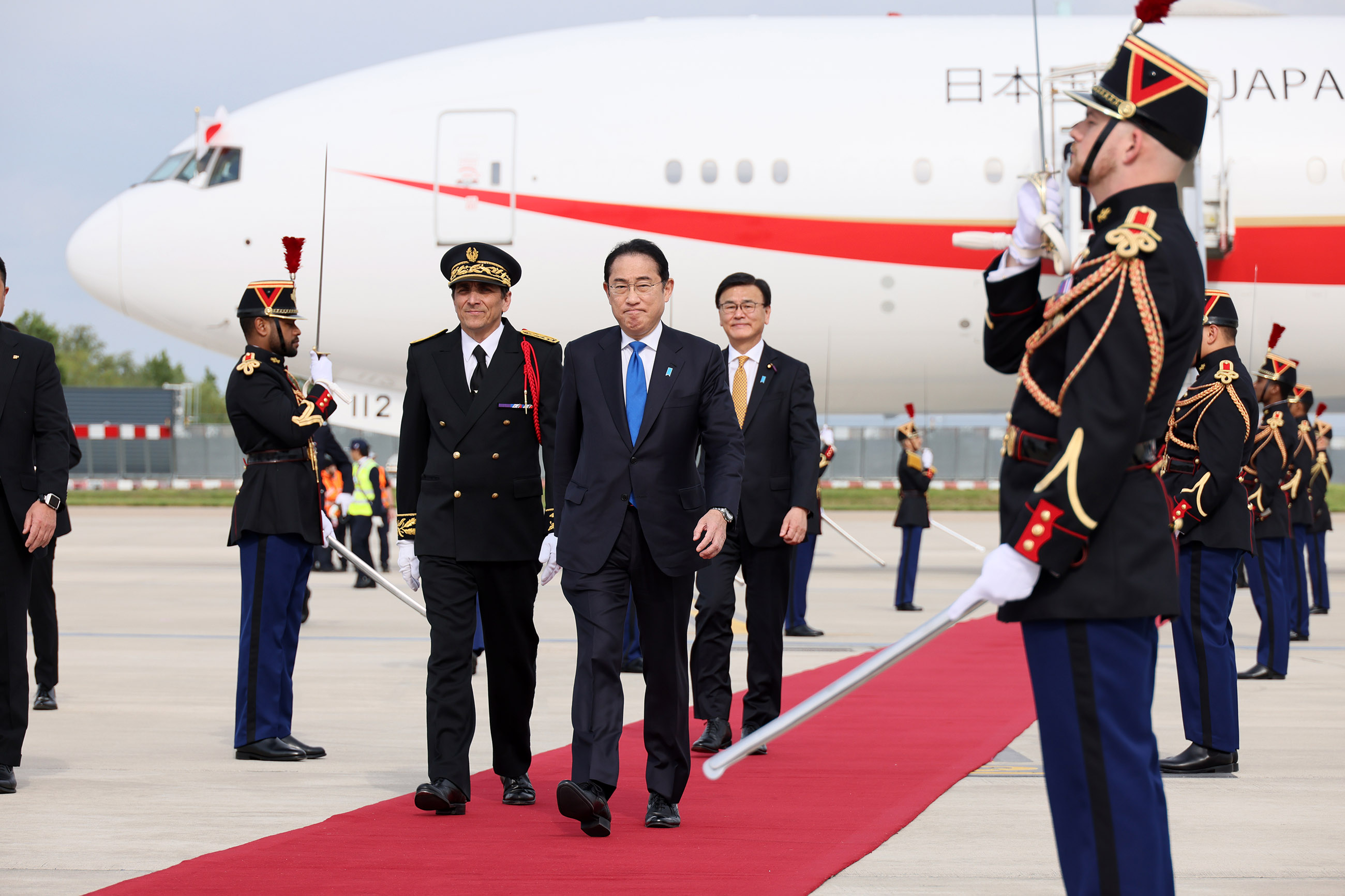 Prime Minister Kishida arriving in France 