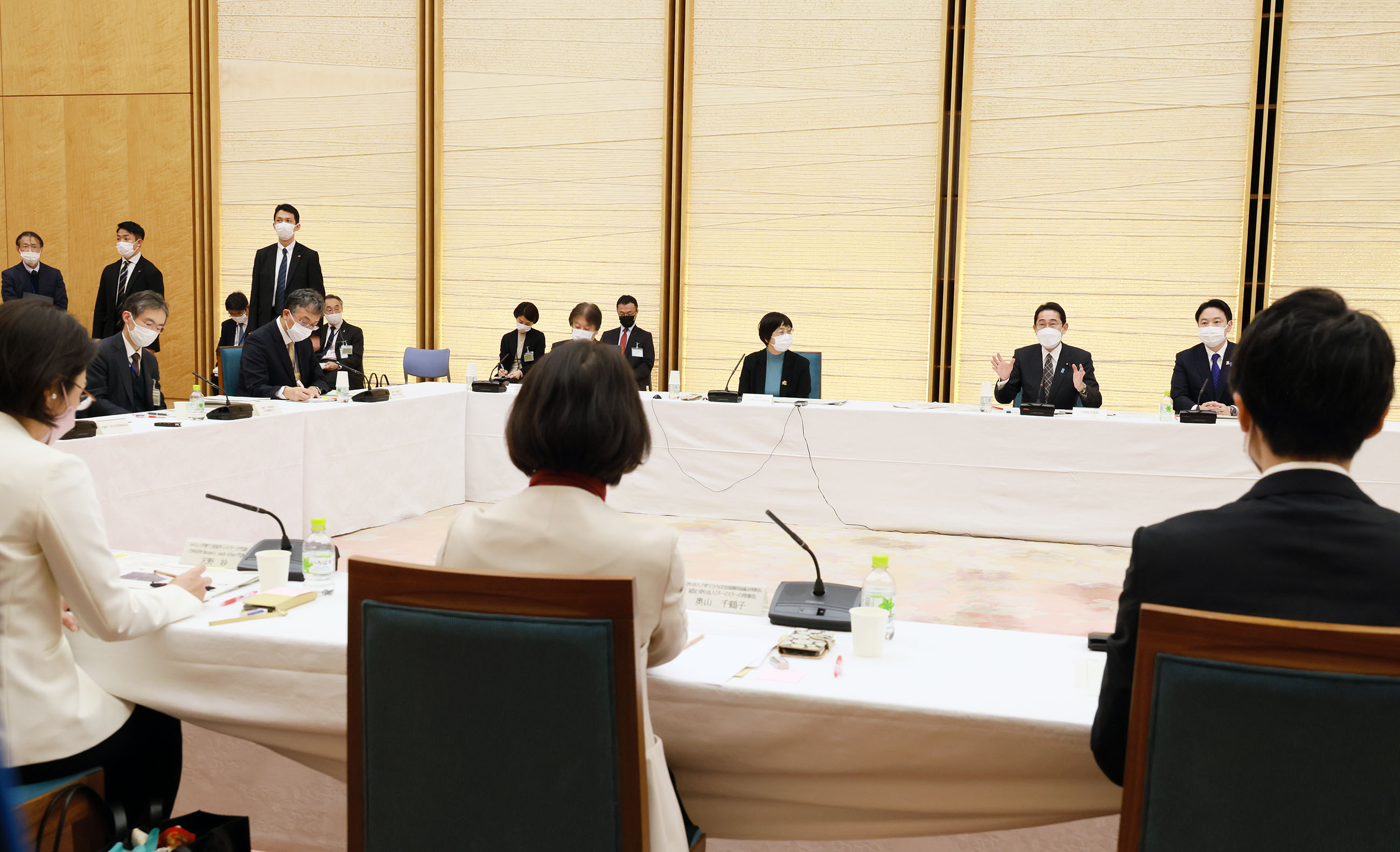 Prime Minister Kishida hearing from experts in public hearing (6)