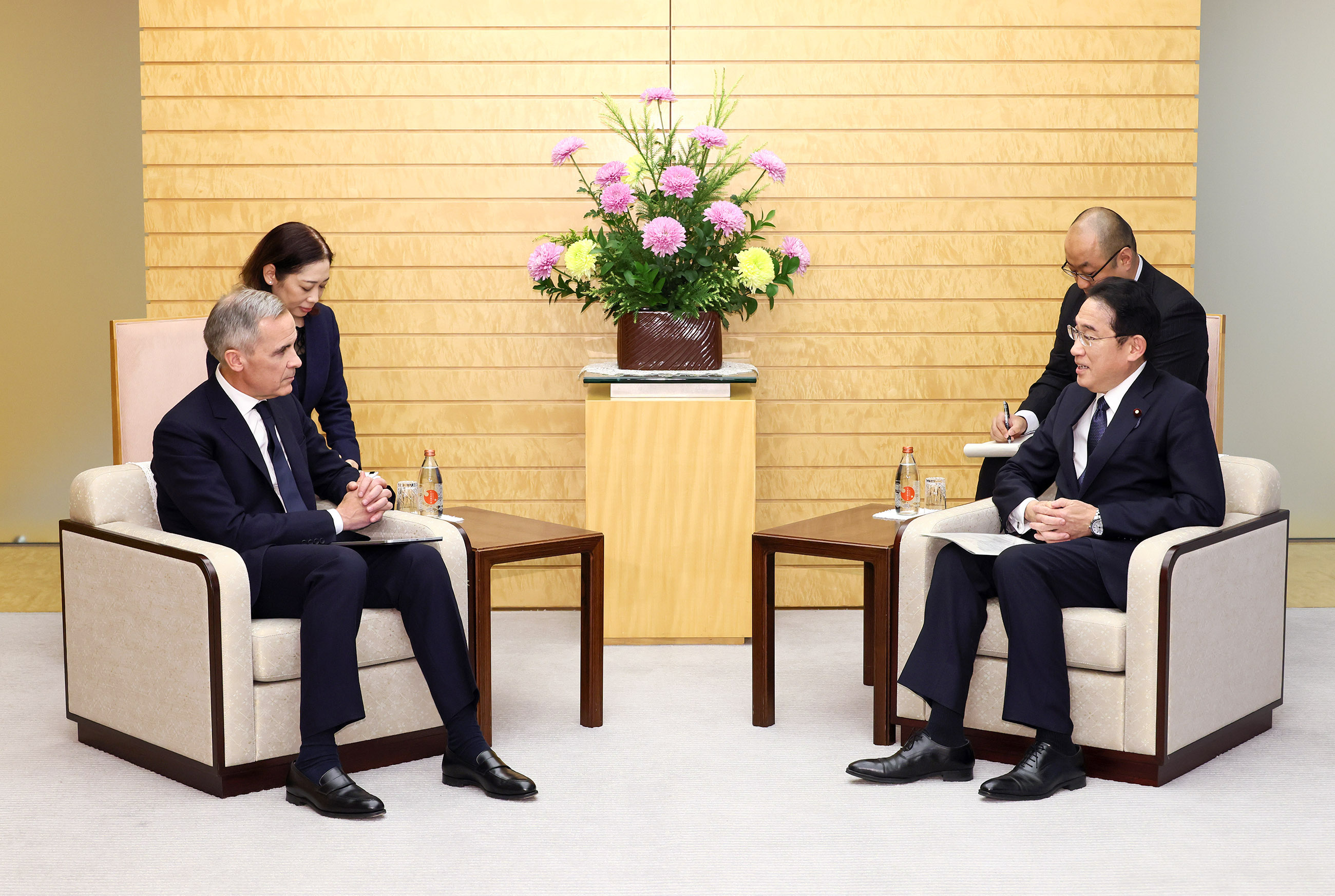 Prime Minister Kishida receiving a courtesy call (2)