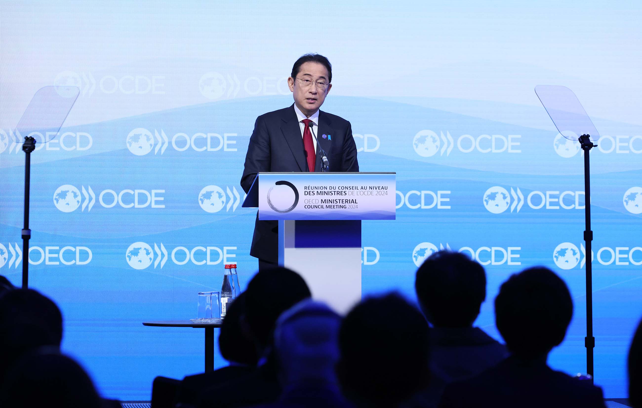 Prime Minister Kishida giving a speech at the Side Event on Generative AI (2)