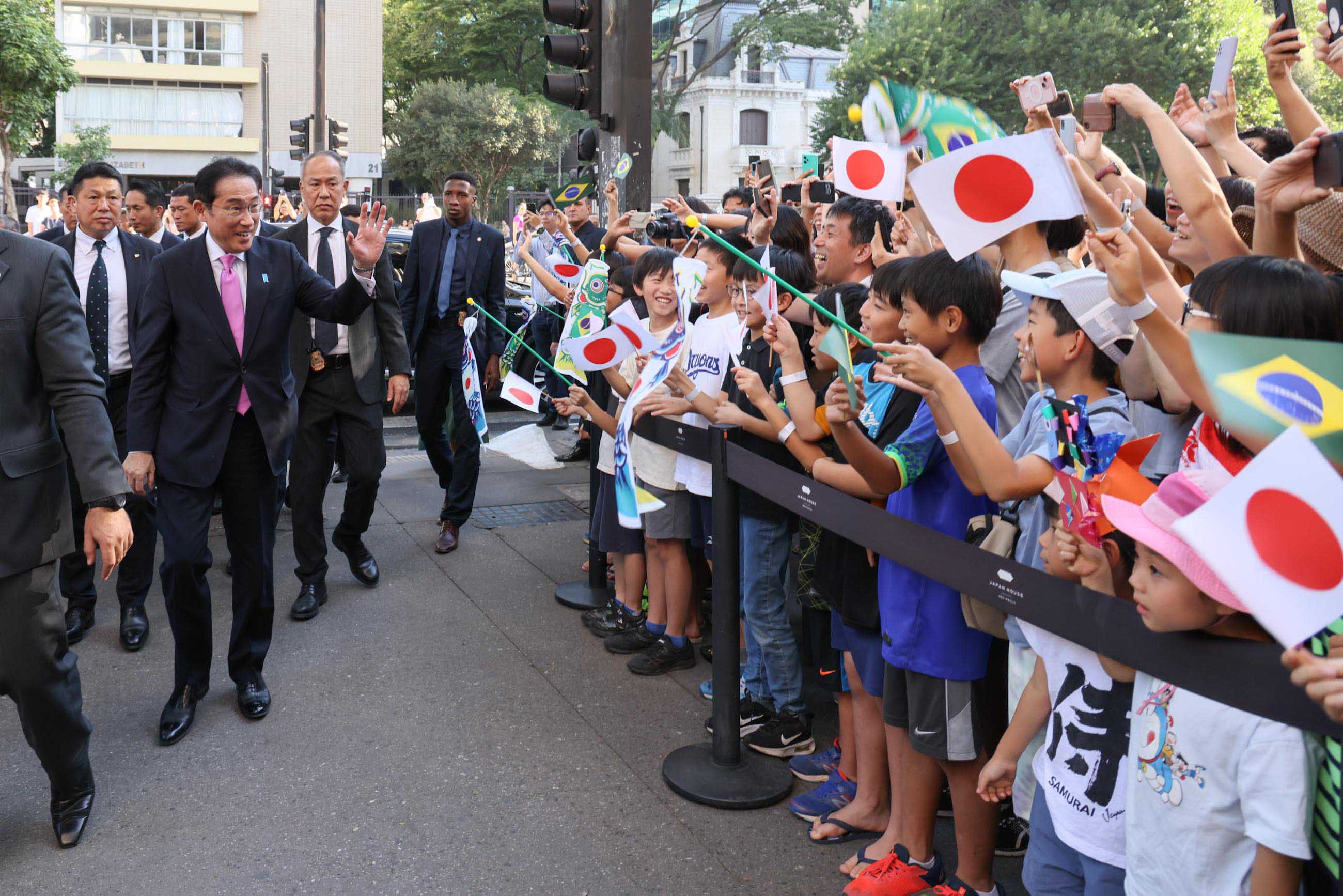 Prime Minister Kishida visiting Japan House São Paulo (1)
