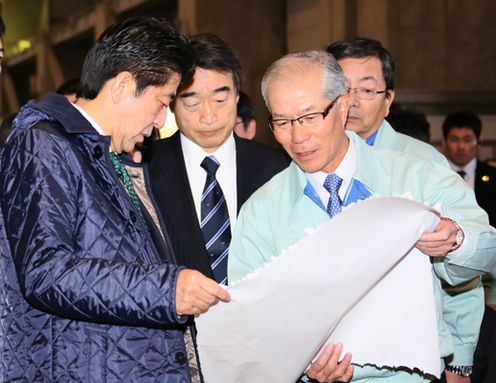 Photograph of the Prime Minister observing a paper mill