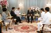 Photograph of Prime Minister Abe having an audience with His Majesty King Bhumibol Adulyadej (pool photo)