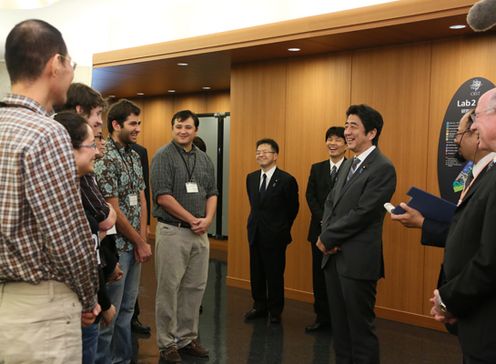 Photograph of the Prime Minister observing the Okinawa Institute of Science and Technology Graduate University