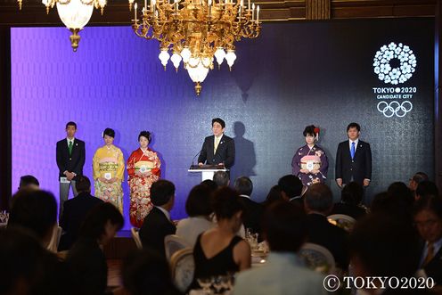 Photograph of the Prime Minister delivering an address at the official banquet 2