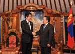 Photograph of Prime Minister Abe shaking hands with the President of Mongolia, Mr. Tsakhia Elbegdorj