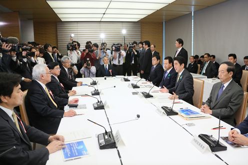 Photograph of the Prime Minister delivering an address at the meeting of the Council on Economic and Fiscal Policy 2