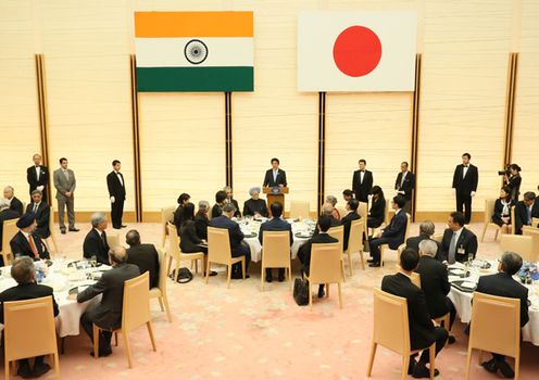 Photograph of the Prime Minister delivering an address at the banquet