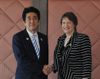 Photograph of Prime Minister Abe shaking hands with UNDP Administrator Helen Clark