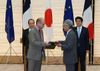 Photograph of the Prime Minister attending the ceremony for the exchange of cooperation documents between Japan and France