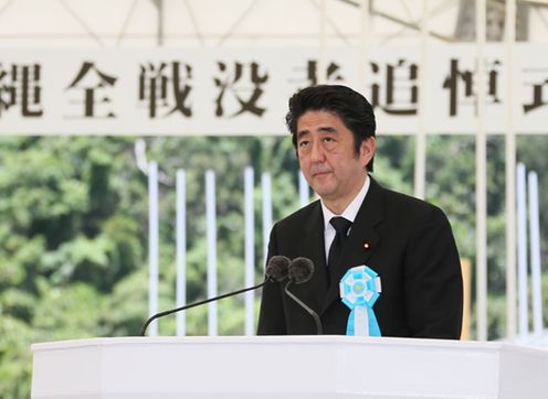 Photograph of the Prime Minister delivering an address at the Memorial Ceremony to Commemorate the Fallen on the 68th Anniversary of the End of the Battle of Okinawa (2)