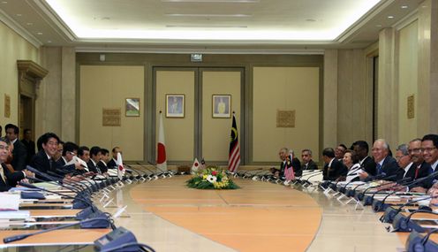 Photograph of the Japan-Malaysia Summit Meeting (2)