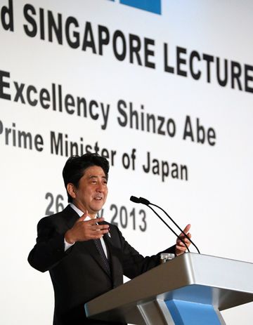 Photograph of the Prime Minister delivering an address at the Singapore Lecture (2)