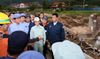 Photograph of the Prime Minister observing a site hit by torrential rain in the Ato-Tokusa-Shimo area in Yamaguchi City (3)