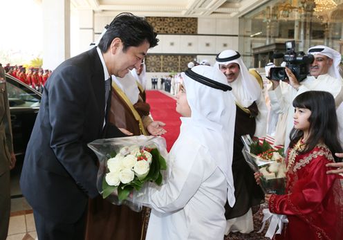 Photograph of the Prime Minister receiving a welcome bouquet