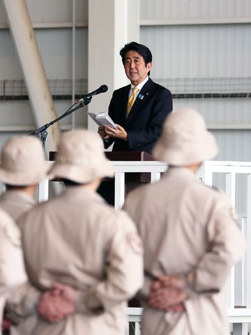 Photograph of the Prime Minister delivering an address to SDF personnel