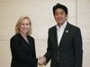 Photograph of Prime Minister Abe shaking hands with US Senator Kirsten Gillibrand