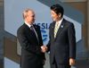 Photograph of Prime Minister Abe receiving the welcome of President Putin of the Russian Federation at the G20 venue (1)