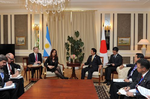 Photograph of the Japan-Argentina Summit Meeting (2)