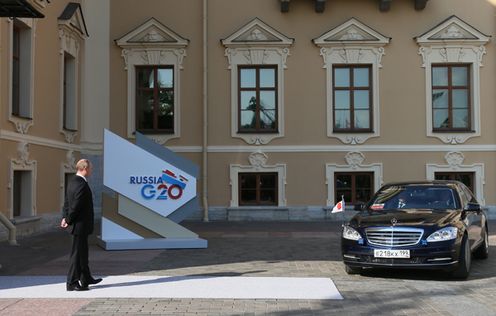 Photograph of the welcoming extended by President Putin at the G20 venue
