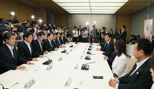 Photograph of the Prime Minister delivering an address at the Ministerial Council on Tokyo's Bid to Host the Games of the XXXII Olympiad and the 2020 Paralympic Games (2)