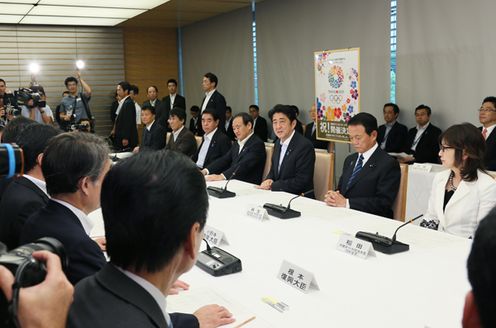 Photograph of the Prime Minister delivering an address at the Ministerial Council on Tokyo's Bid to Host the Games of the XXXII Olympiad and the 2020 Paralympic Games (4)