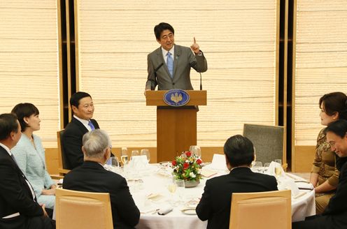 Photograph of the Prime Minister delivering an address at the banquet (1)