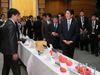 Photograph of the Prime Minister observing samples at the award ceremony for the Prime Minister's Prize, Monodzukuri Nippon Grand Award (1)
