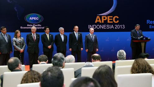 Photograph of the joint press conference (1)