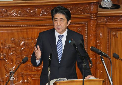 Photograph of the Prime Minister delivering a policy speech during the plenary session of the House of Representatives (2)