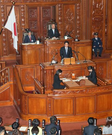 Photograph of the Prime Minister delivering a policy speech during the plenary session of the House of Representatives (4)