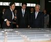 Photograph of the Prime Minister visiting a company that contributes to the reconstruction effort (2)