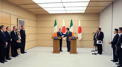 Photograph of the Japan-Ireland joint press announcement (2)