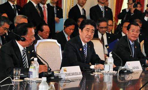 Photograph of the Prime Minister attending Session 1 (1)