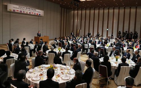Photograph of the luncheon meeting hosted by Keidanren (Japan Business Federation) and JCCI (the Japan Chamber of Commerce and Industry)