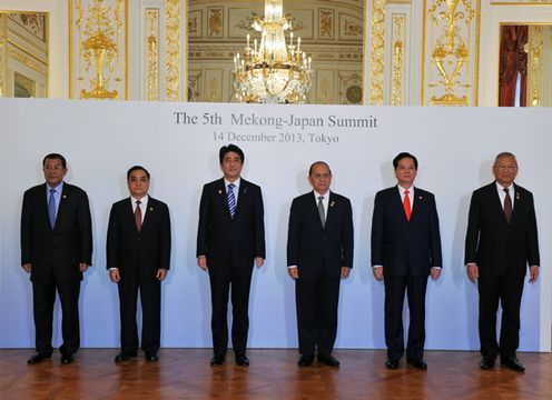 Photograph of the Mekong-Japan Summit group photograph session