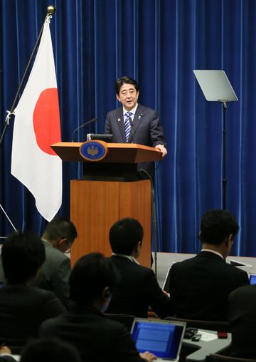 Photograph of the press conference by the Prime Minister (2)