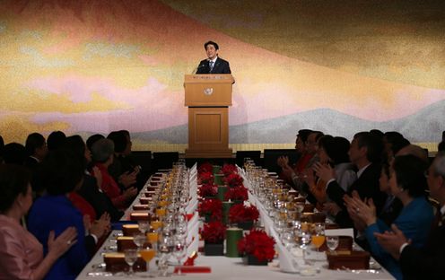 Photograph of the Prime Minister delivering an address at the gala dinner (1)