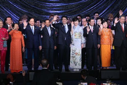 Photograph of the grand finale at the gala dinner