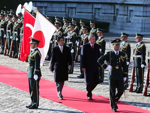 Photograph of the welcome ceremony for H.E. Recep Tayyip Erdoğan, Prime Minister of the Republic of Turkey, and Mrs. Erdoğan (5)