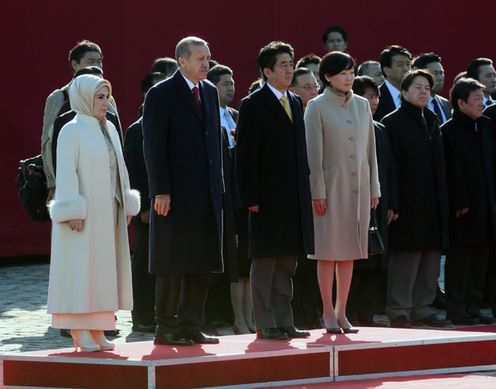 Photograph of the welcome ceremony for H.E. Recep Tayyip Erdoğan, Prime Minister of the Republic of Turkey, and Mrs. Erdoğan (6)