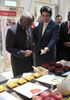 Photograph of the leaders sampling food at the Japanese food exhibition (1)