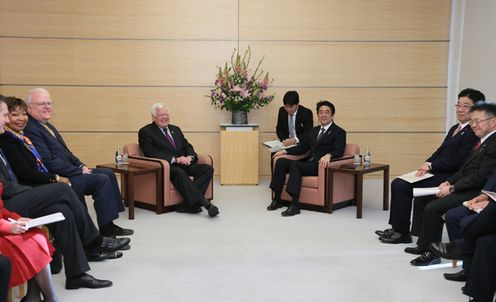 Photograph of the Prime Minister receiving a courtesy call from a delegation of legislators participating in the U.S.-Japan Legislative Exchange Program (2)
