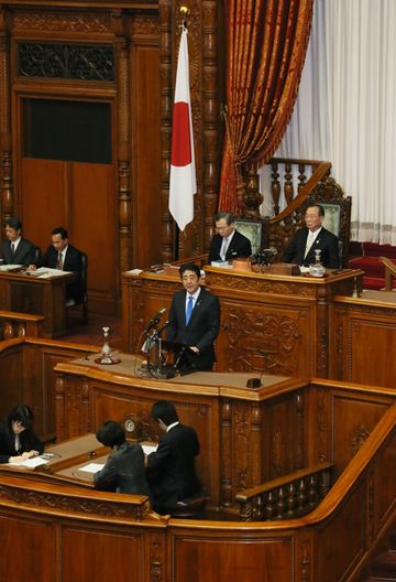 Photograph of the Prime Minister answering questions at the plenary session of the House of Councillors (3)