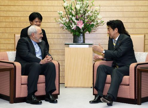 Photograph of Prime Minister Abe receiving a courtesy call from H.E. Dr. Mohammad Javad Zarif, Minister of Foreign Affairs of the Islamic Republic of Iran