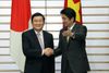 Photograph of Prime Minister Abe shaking hands with H.E. Mr. Truong Tan Sang, President of the Socialist Republic of Viet Nam (2)