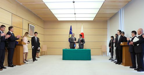 Photograph of the leaders attending the signing ceremony (2)