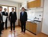 Photograph of the Prime Minister visiting a public housing unit for disaster-stricken households